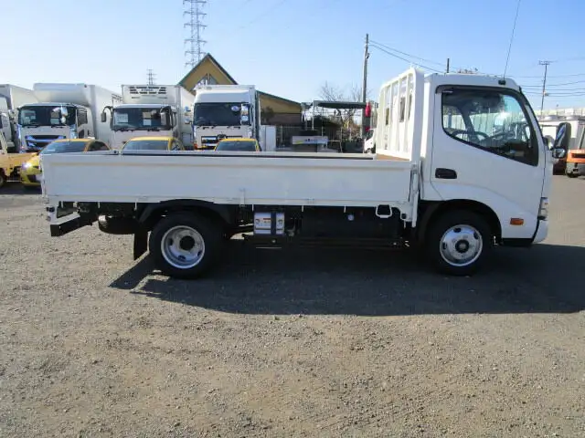 日野 デュトロ 小型 平ボディ 2RG-XZU654M R5の中古トラック画像3