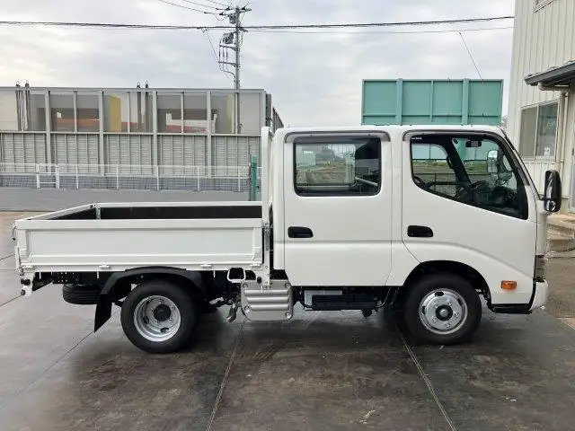 日野 デュトロ 小型 平ボディ Wキャブ 2RG-XZU605Mの中古トラック画像3