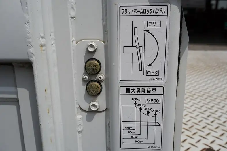 いすゞ エルフ 小型 平ボディ パワーゲート 床鉄板の中古トラック画像13
