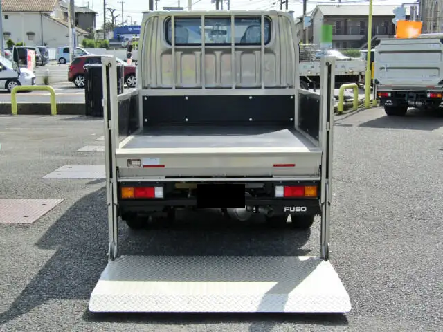 三菱 キャンター 小型 平ボディ Wキャブ パワーゲートの中古トラック画像4