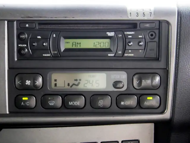 日野 プロフィア 大型 ウイング ハイルーフ ベッドの中古トラック画像11