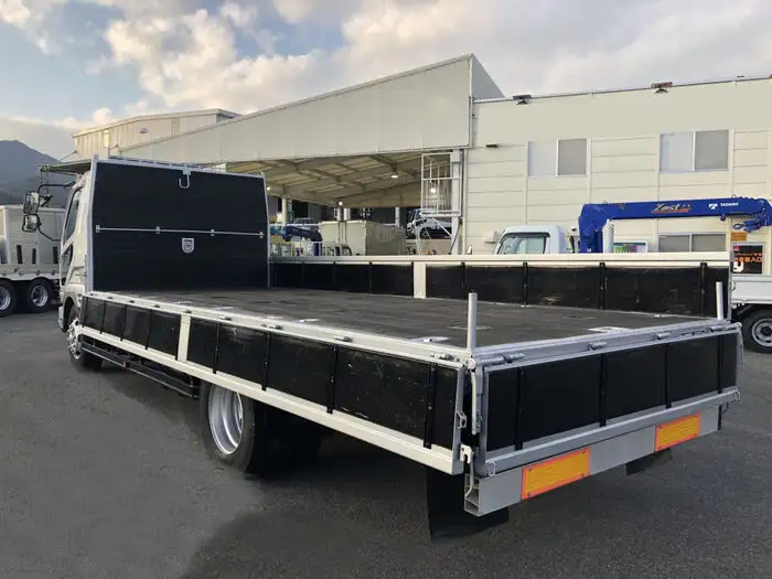 三菱 ファイター 中型/増トン 平ボディ ベッド PJ-FK62FZの中古トラック画像8