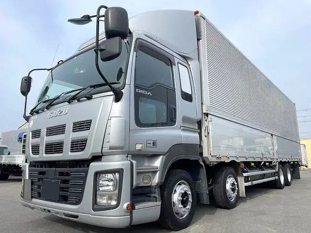 いすゞ ギガ 大型 ウイング エアサス ベッドの中古トラック画像1