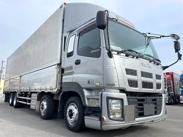 いすゞ ギガ 大型 ウイング エアサス ベッドの中古トラック画像2