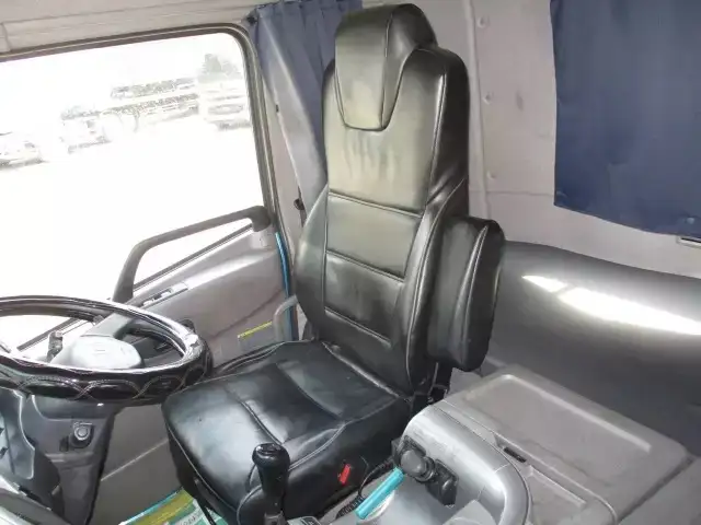 日産UD クオン 大型 トラクター ハイルーフ 1デフの中古トラック画像9