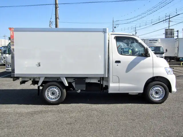 トヨタ タウンエース 小型 冷凍冷蔵 中温 5BF-S403Uの中古トラック画像2