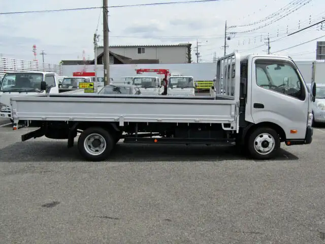 トヨタ ダイナ 小型 平ボディ TKG-XZU712 H31/R1の中古トラック画像3