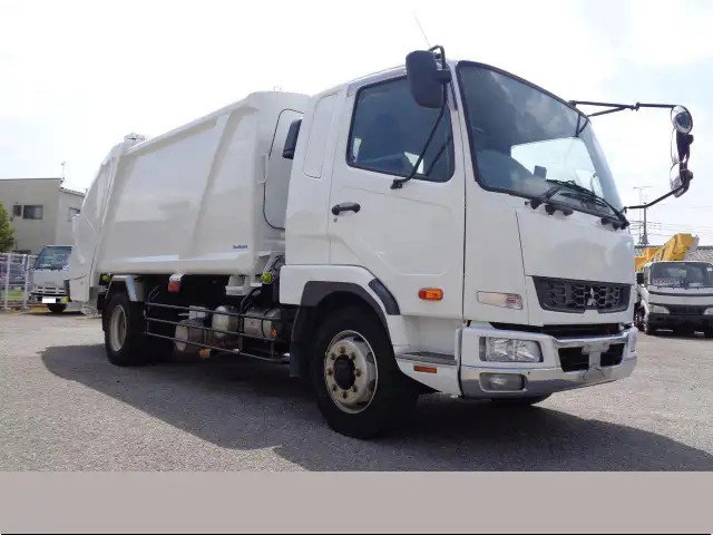 三菱 ファイター 中型/増トン パッカー車 プレス式 ベッドの中古トラック画像2