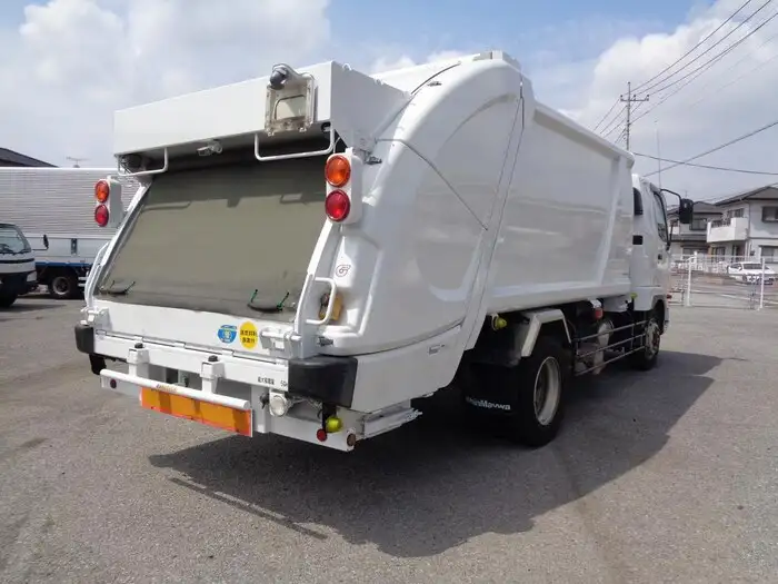 三菱 ファイター 中型/増トン パッカー車 プレス式 ベッドの中古トラック画像3