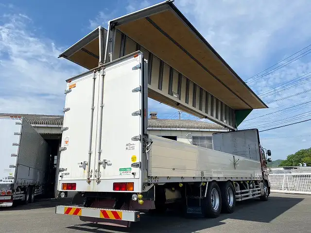 日野 プロフィア 大型 ウイング エアサス ベッドの中古トラック画像6