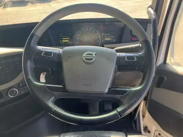 ボルボ トラック 大型 トラクター ハイルーフ 1デフの中古トラック画像8