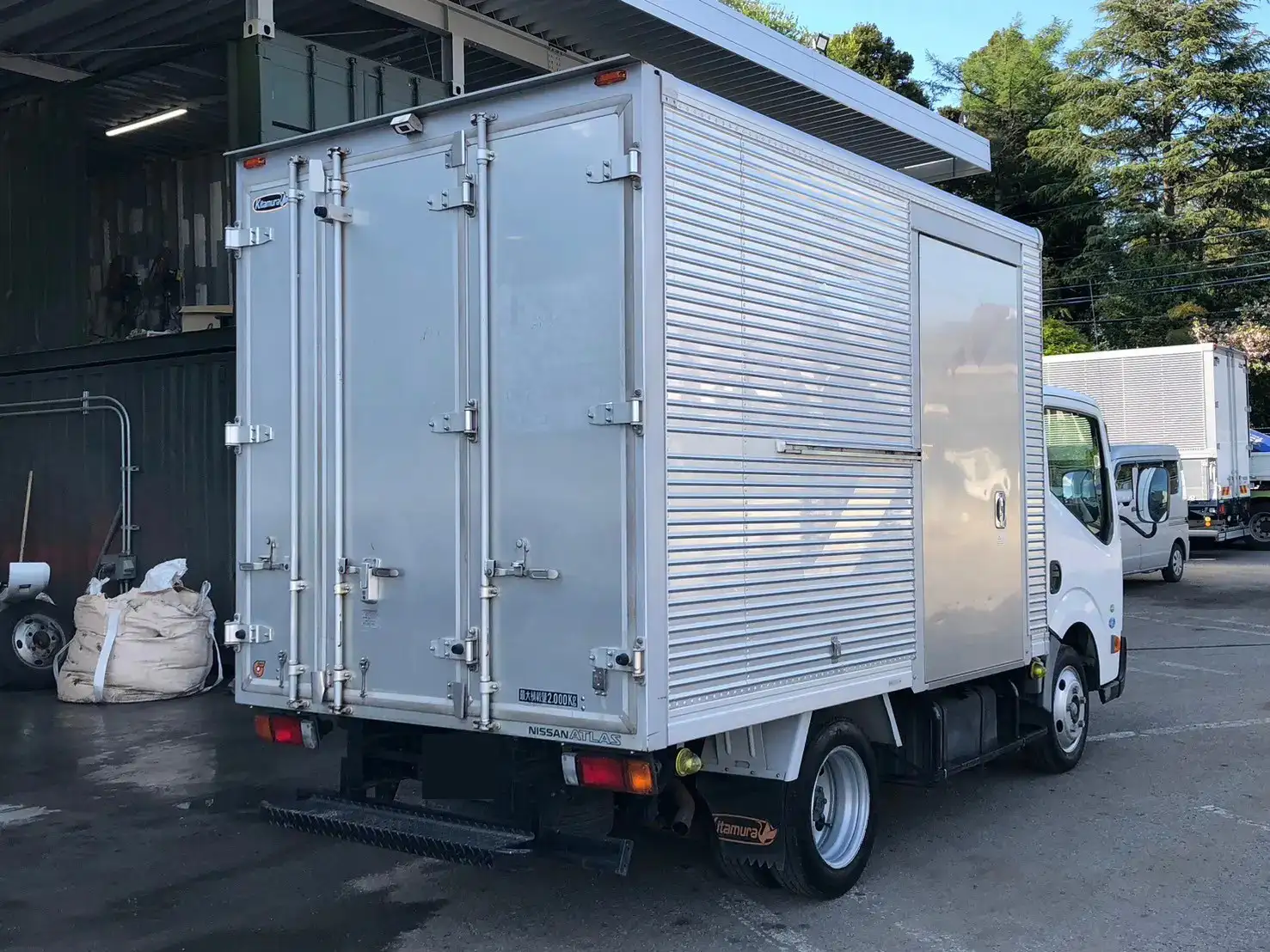 日産 アトラス 小型 アルミバン サイドドア 3枚観音の中古トラック画像3