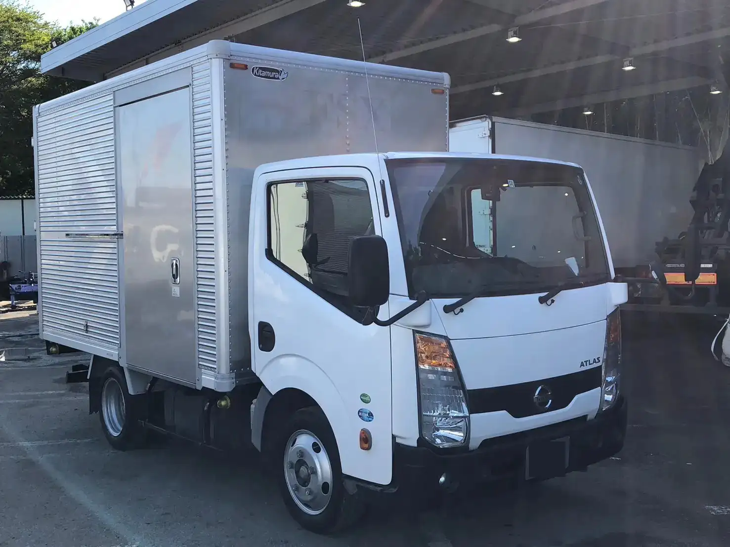 日産 アトラス 小型 アルミバン サイドドア 3枚観音の中古トラック画像2