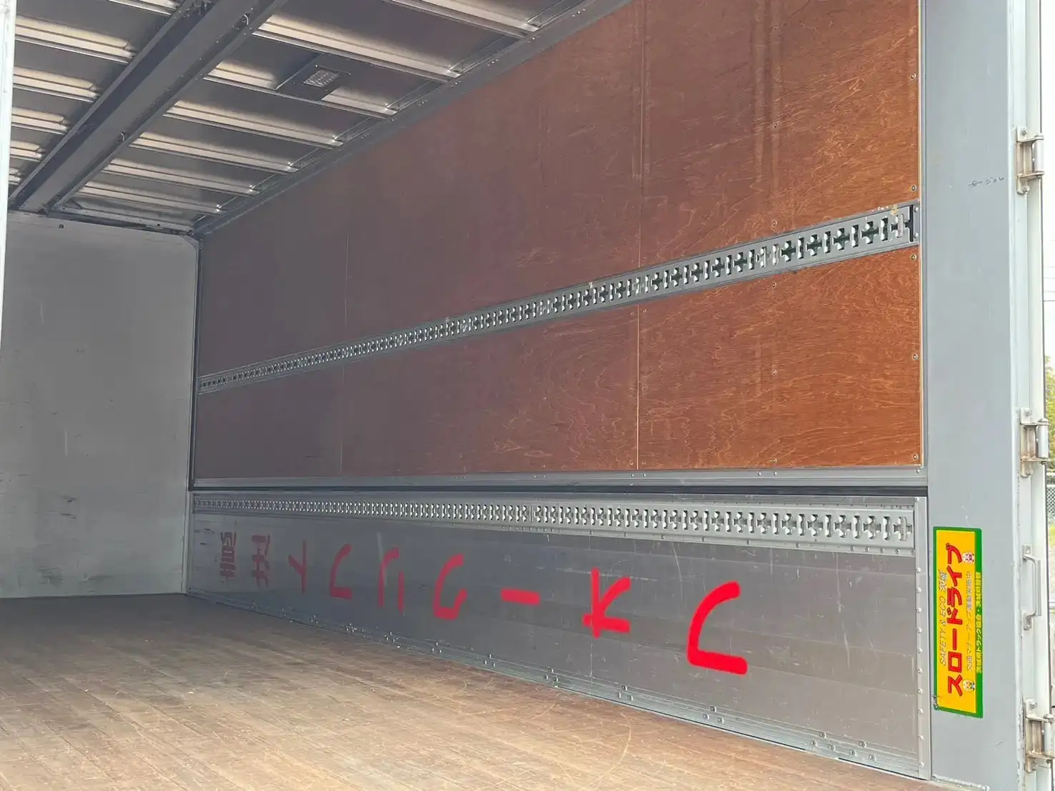 いすゞ フォワード 中型/増トン ウイング エアサス ベッドの中古トラック画像7