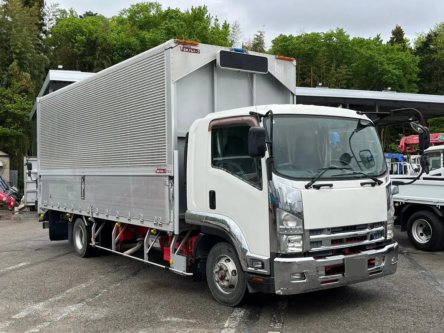 いすゞ フォワード 中型/増トン ウイング エアサス ベッドの中古トラック画像2