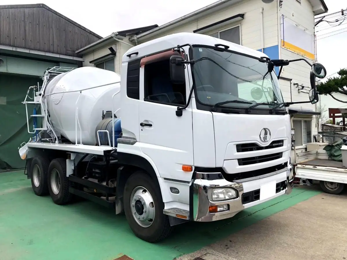 日産UD クオン 大型 ミキサー・ポンプ ベッド ADG-CW2XLの中古トラック画像2