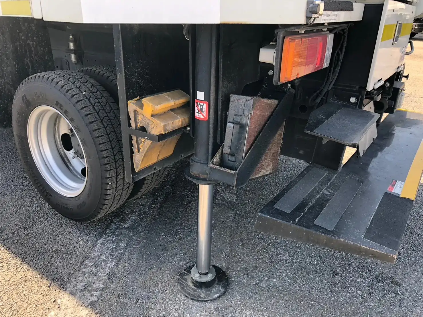 トヨタ ダイナ 小型 高所・建柱車 高所作業車 電工仕様の中古トラック画像16