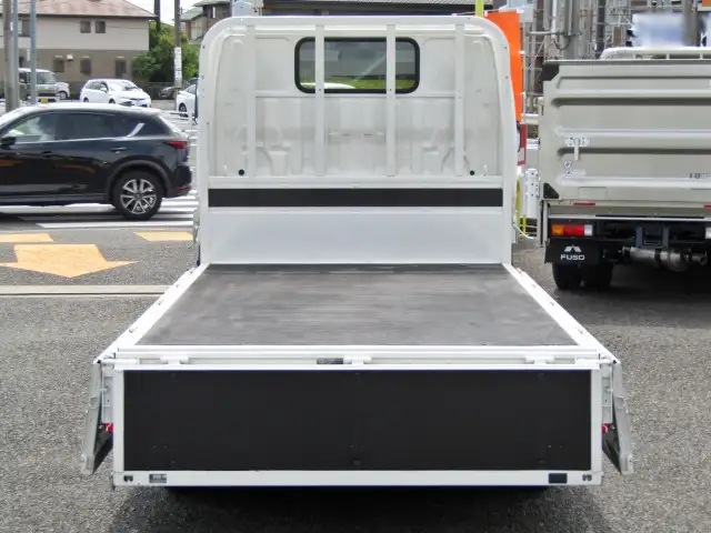 トヨタ ダイナ 小型 平ボディ 2DG-GDY231 R4の中古トラック画像4