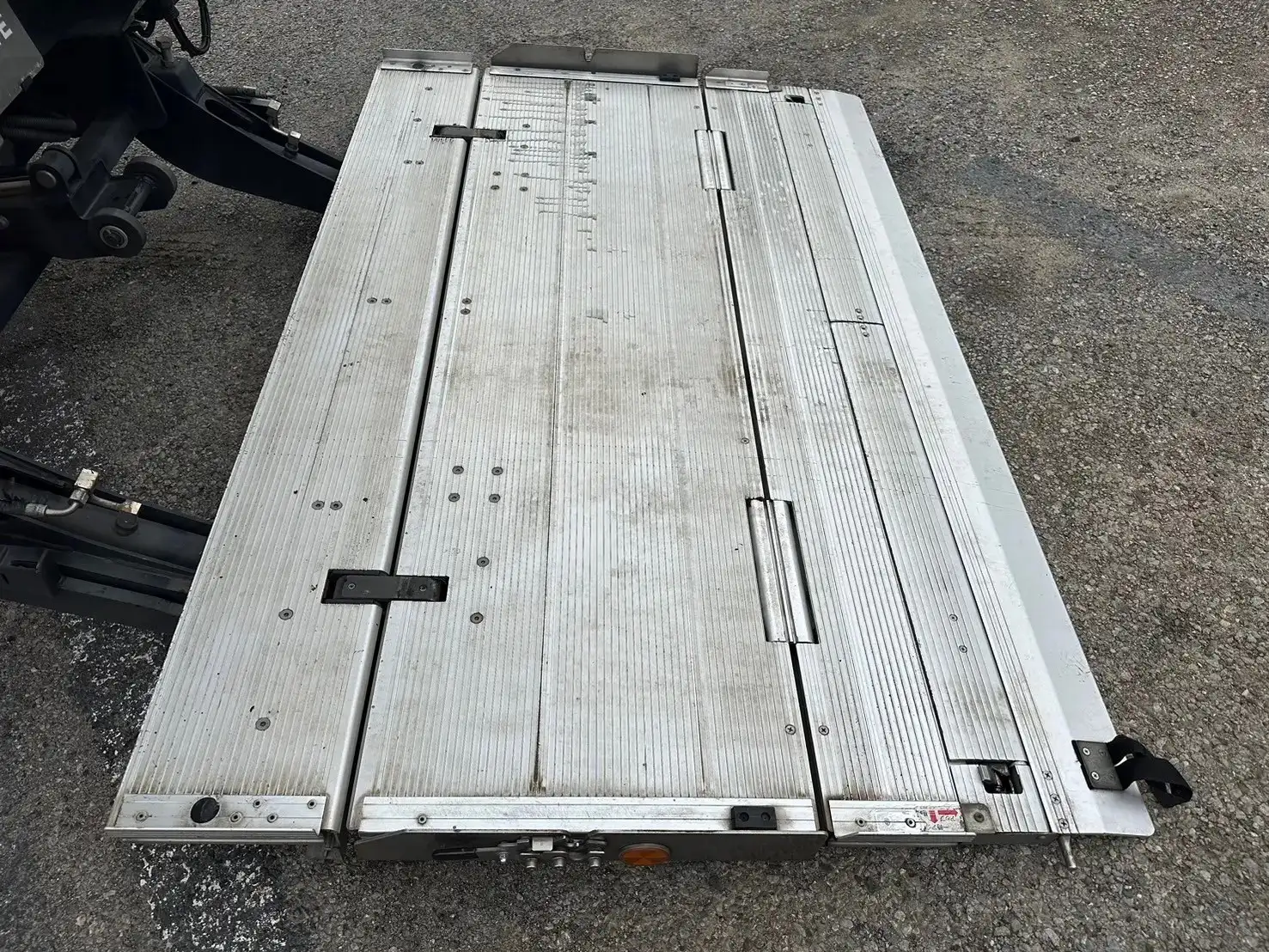 いすゞ エルフ 小型 冷凍冷蔵 中温 パワーゲートの中古トラック画像10