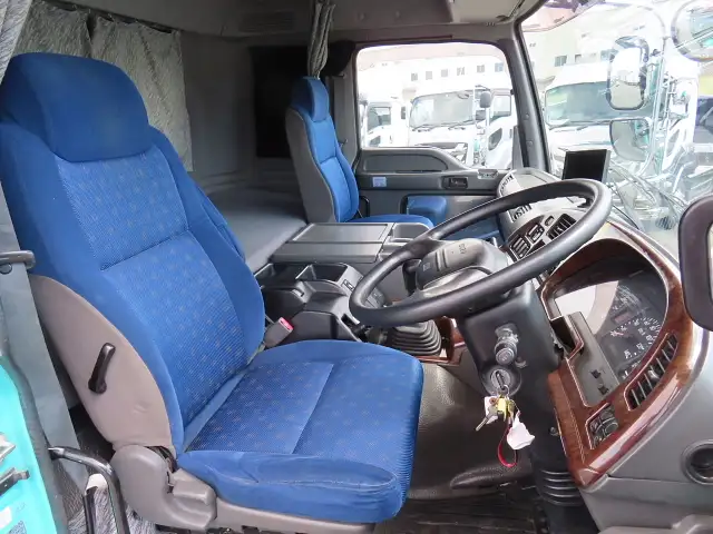 いすゞ ギガ 大型 タンク車 バルク PDG-CYM77Q8の中古トラック画像11