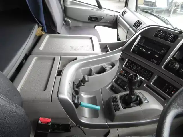 日産UD クオン 大型 トラクター ハイルーフ 1デフの中古トラック画像10