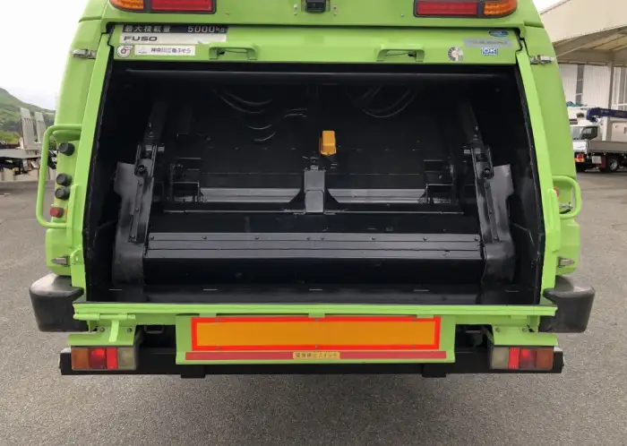 三菱 ファイター 中型/増トン パッカー車 プレス式 ベッドの中古トラック画像5