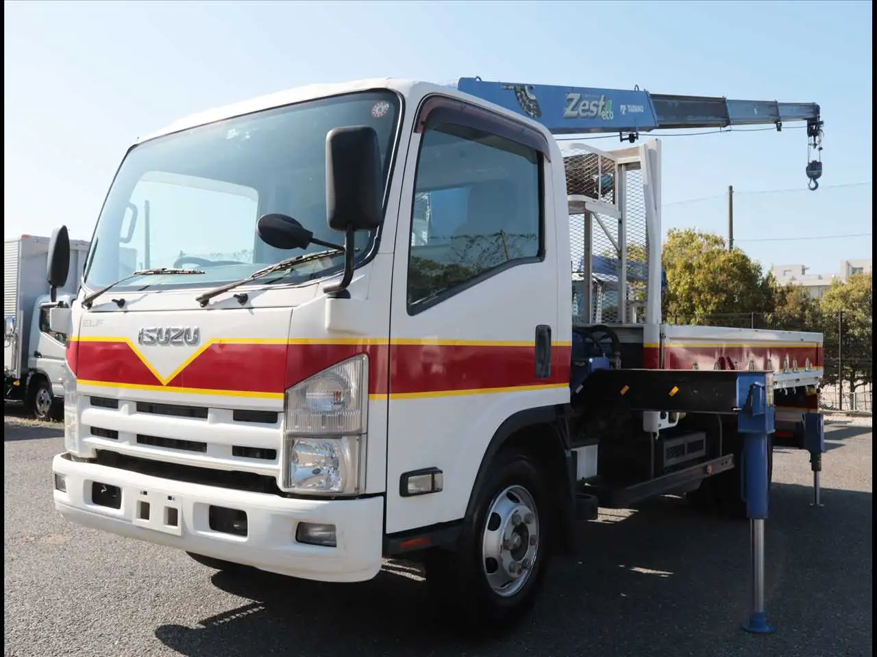 いすゞ エルフ 小型 クレーン付 4段 ラジコンの中古トラック画像1