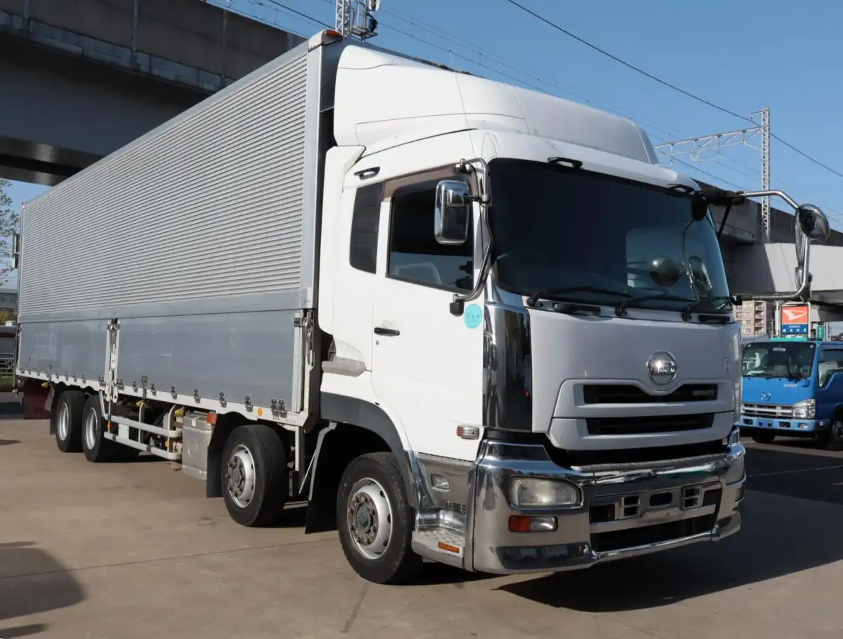 日産UD クオン 大型 ウイング エアサス ベッドの中古トラック画像2