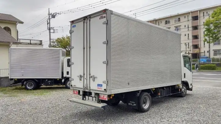 いすゞ エルフ 小型 アルミバン サイドドア TPG-NLR85ANの中古トラック画像3