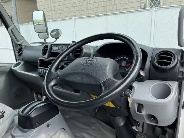 トヨタ トヨエース 小型 アルミバン サイドドア TPG-XZC605の中古トラック画像13