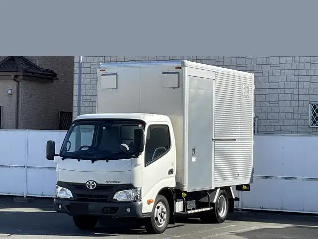 トヨタ トヨエース 小型 アルミバン サイドドア TPG-XZC605の中古トラック画像1