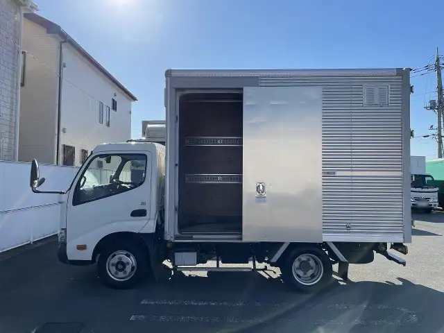 トヨタ トヨエース 小型 アルミバン サイドドア TPG-XZC605の中古トラック画像5