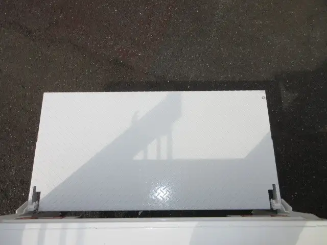 いすゞ エルフ 小型 平ボディ パワーゲート 床鉄板の中古トラック画像10