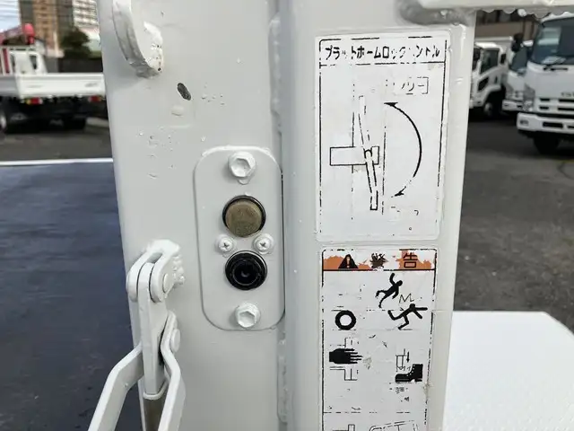 いすゞ エルフ 小型 平ボディ パワーゲート TPG-NNR85ARの中古トラック画像6