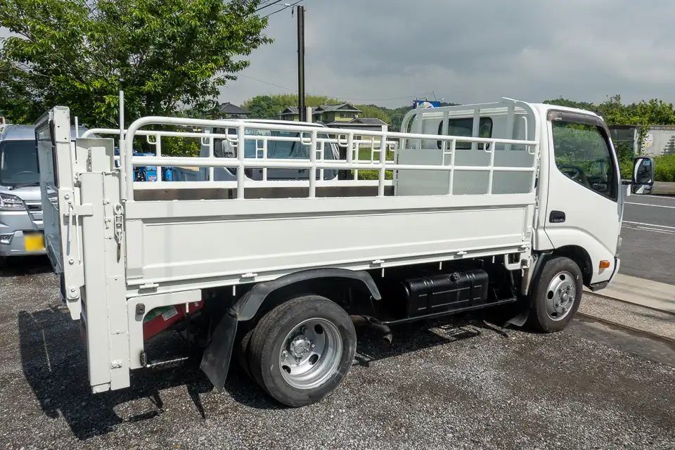 日野 デュトロ 小型 平ボディ パワーゲート 床鉄板の中古トラック画像4