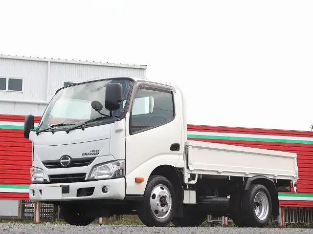 日野 デュトロ 小型 平ボディ TKG-XZU675M H28の中古トラック画像1