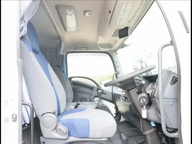 いすゞ フォワード 中型/増トン アルミバン エアサス ベッドの中古トラック画像10