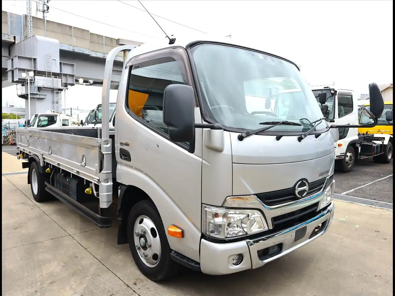日野 デュトロ 小型 平ボディ TPG-XZU655M H31/R1の中古トラック画像2