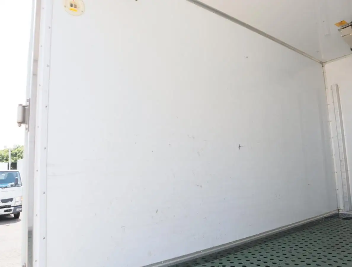 三菱 キャンター 小型 冷凍冷蔵 中温 床ステンの中古トラック画像6