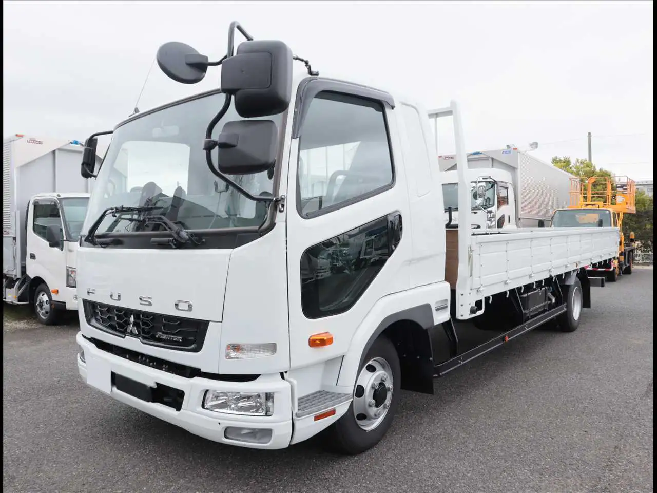 三菱 ファイター 中型/増トン 平ボディ ベッド 2KG-FK62Fの中古トラック画像1