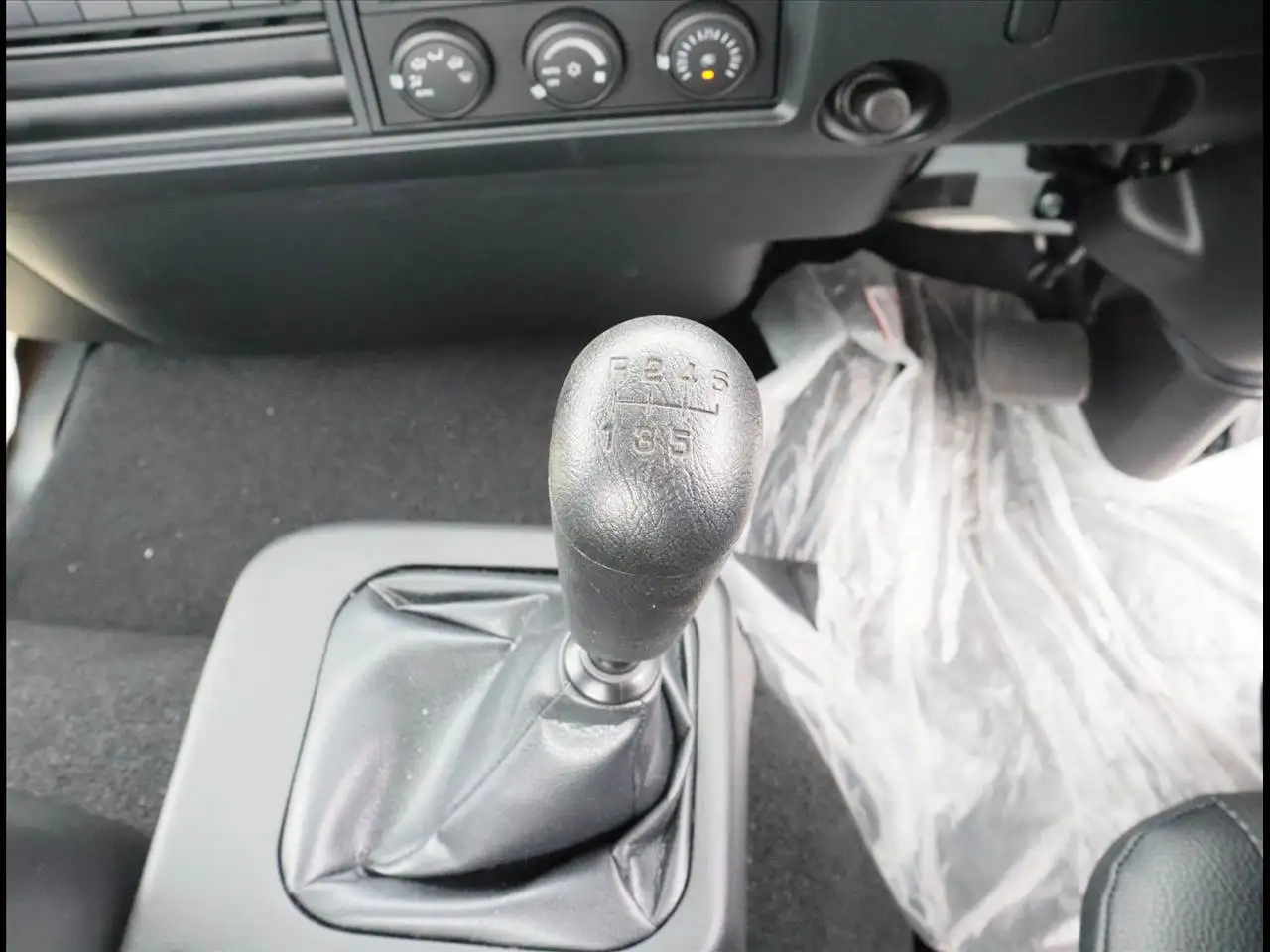 三菱 ファイター 中型/増トン 平ボディ ベッド 2KG-FK62Fの中古トラック画像15