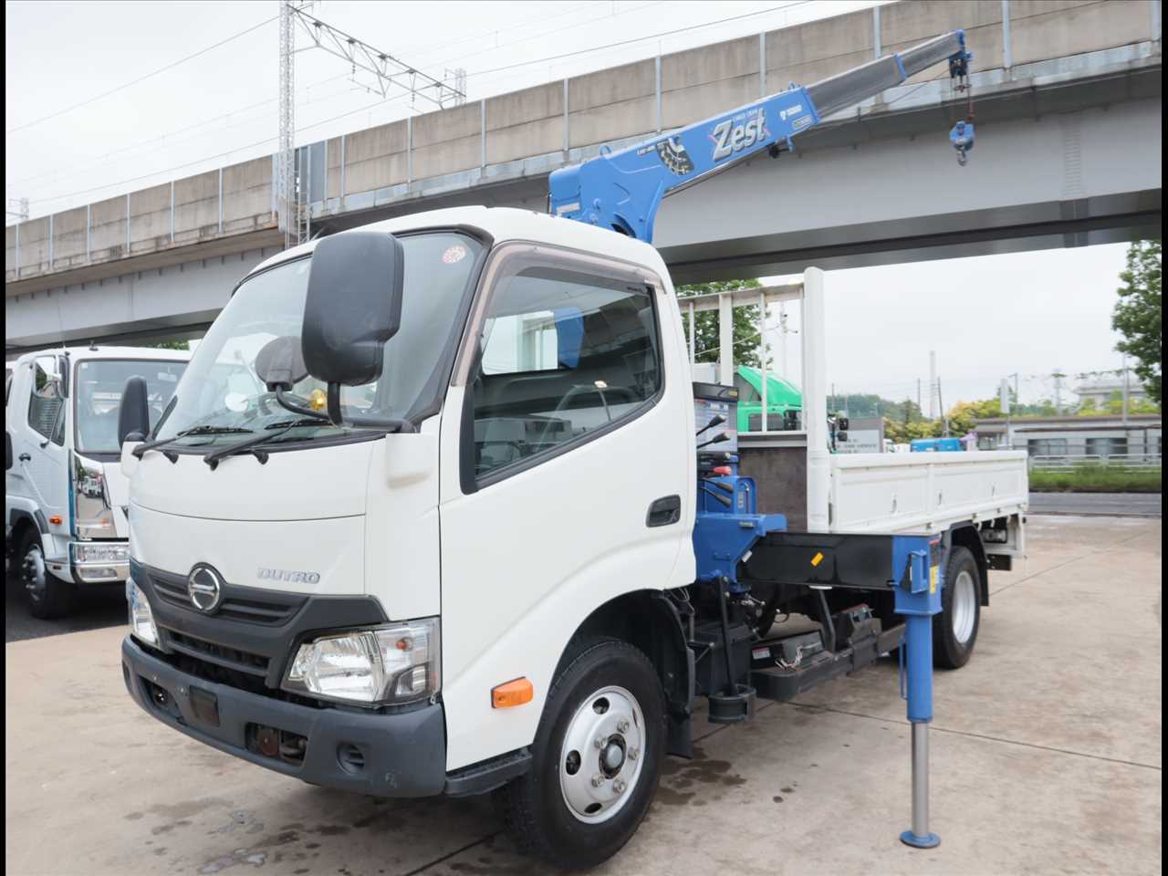日野 デュトロ 小型 クレーン付 標準ロング TPG-XZU650M