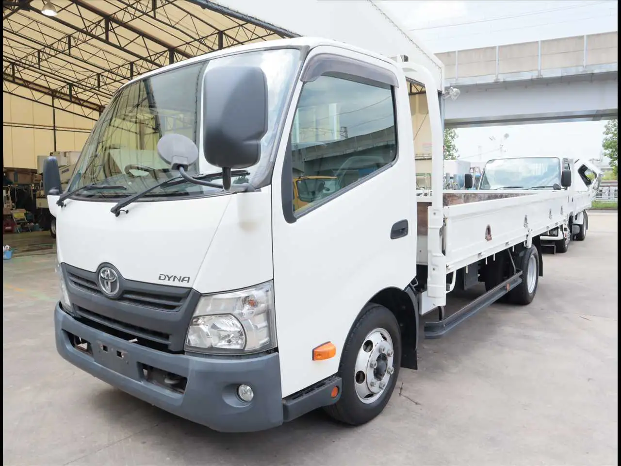 トヨタ ダイナ 小型 平ボディ TKG-XZU710 H28の中古トラック画像1