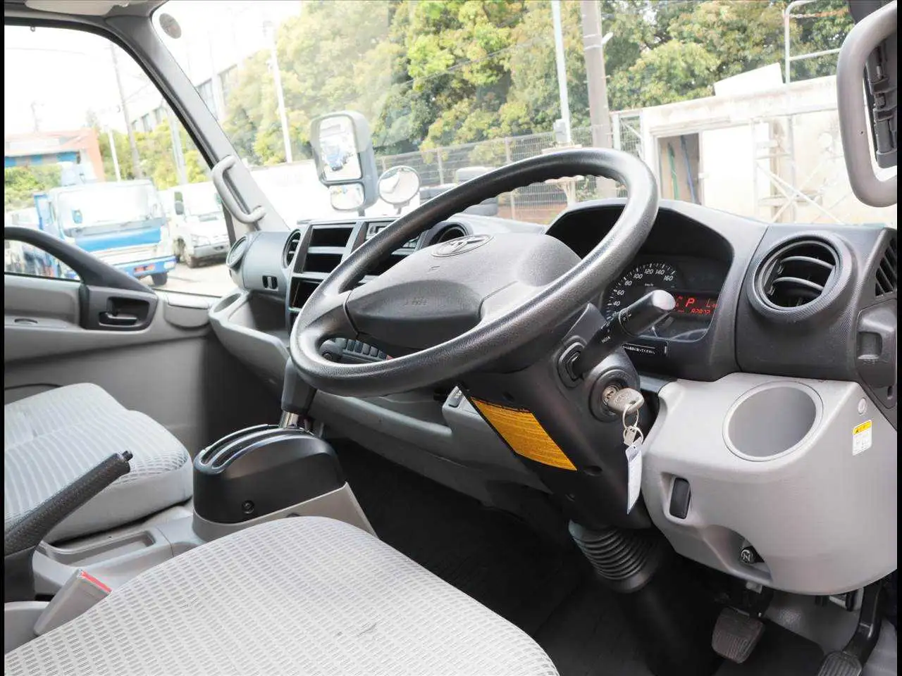 トヨタ ダイナ 小型 平ボディ TKG-XZU710 H28の中古トラック画像11