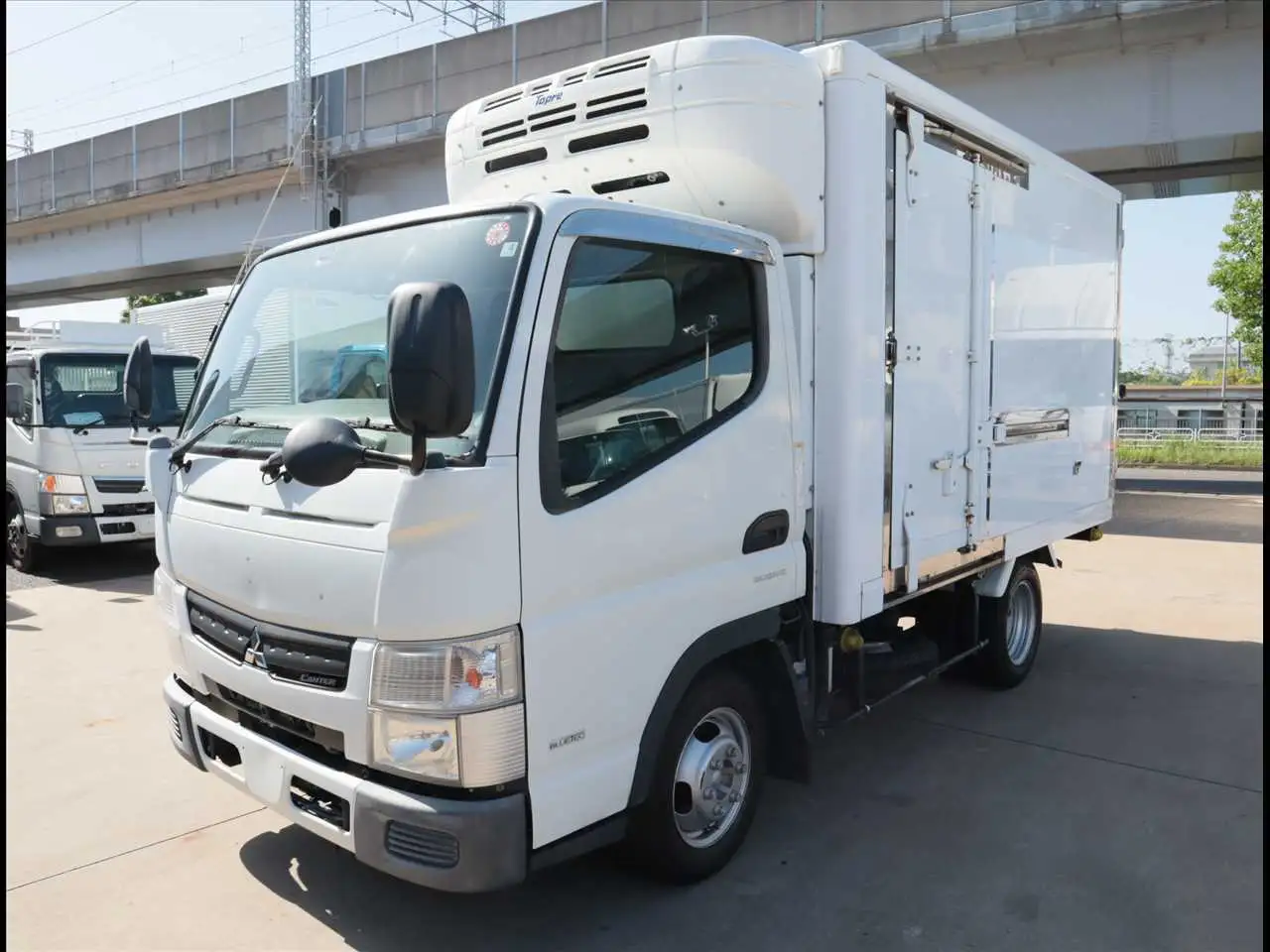 三菱 キャンター 小型 冷凍冷蔵 低温 2室の中古トラック画像1