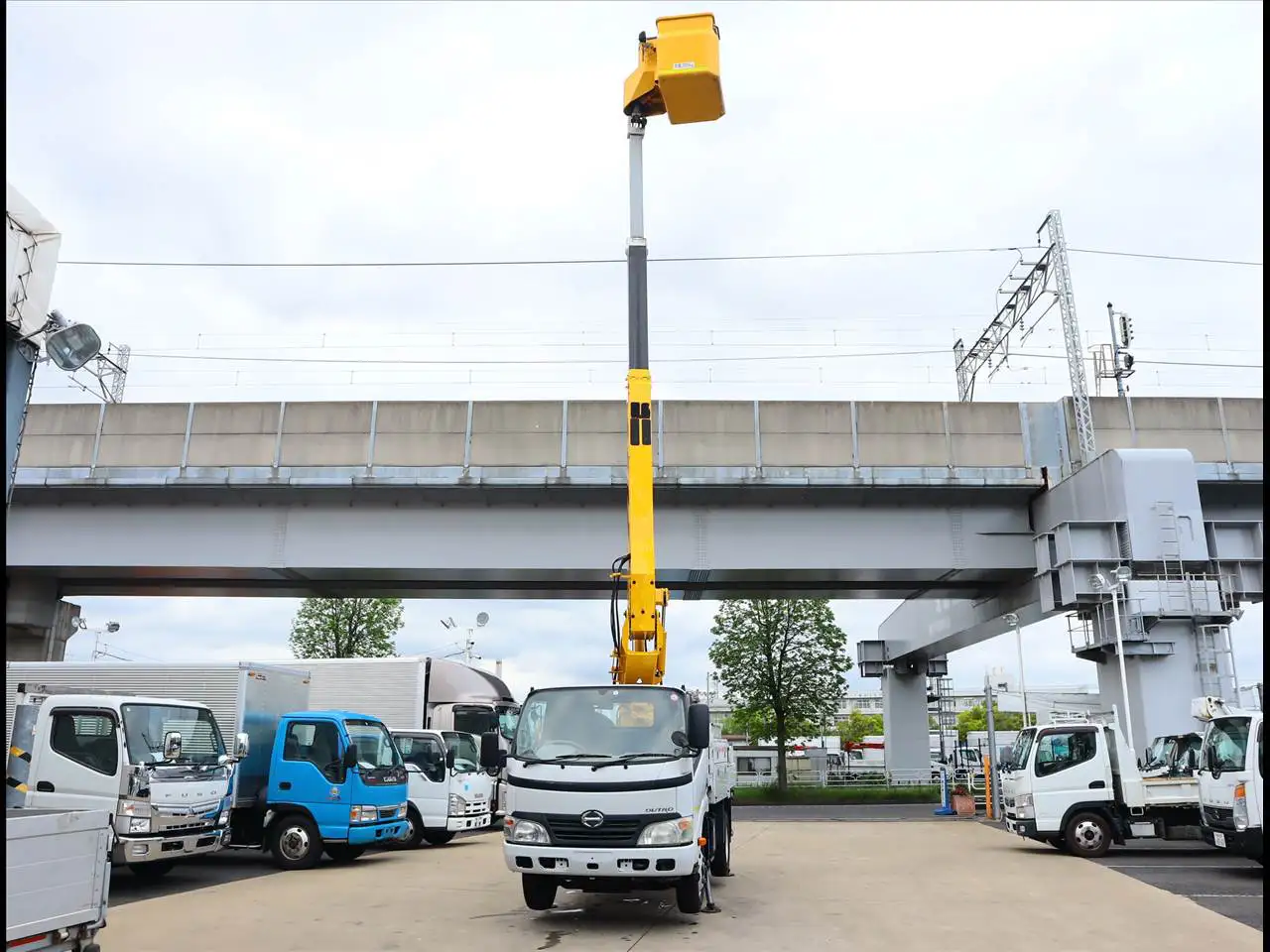 日野 デュトロ 小型 高所・建柱車 高所作業車 BDG-XZU304X の