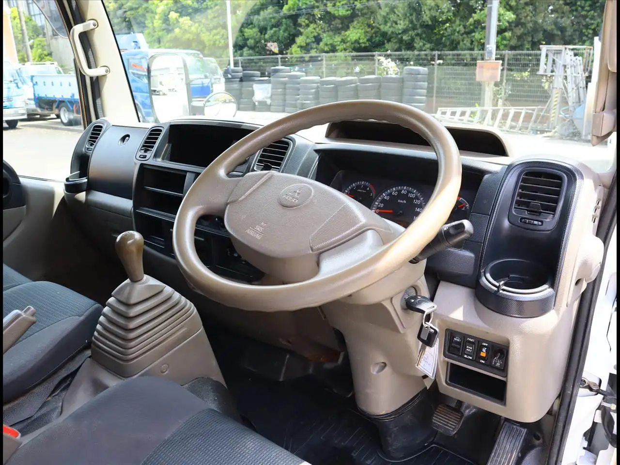 三菱 キャンター 小型 平ボディ Wキャブ TKG-BSZ5F24の中古トラック画像10