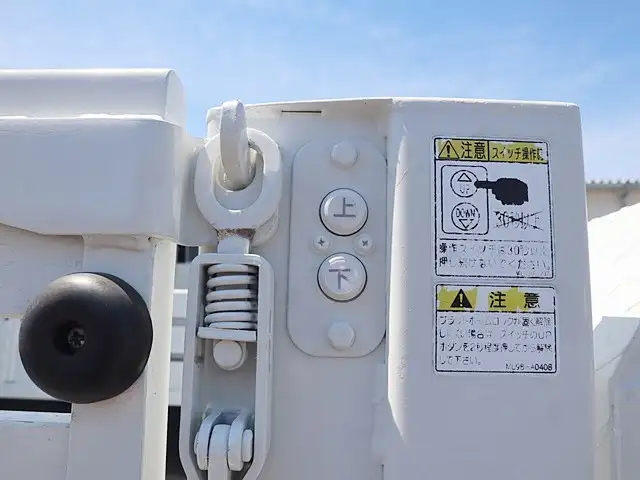 いすゞ エルフ 小型 平ボディ パワーゲート 床鉄板の中古トラック画像10