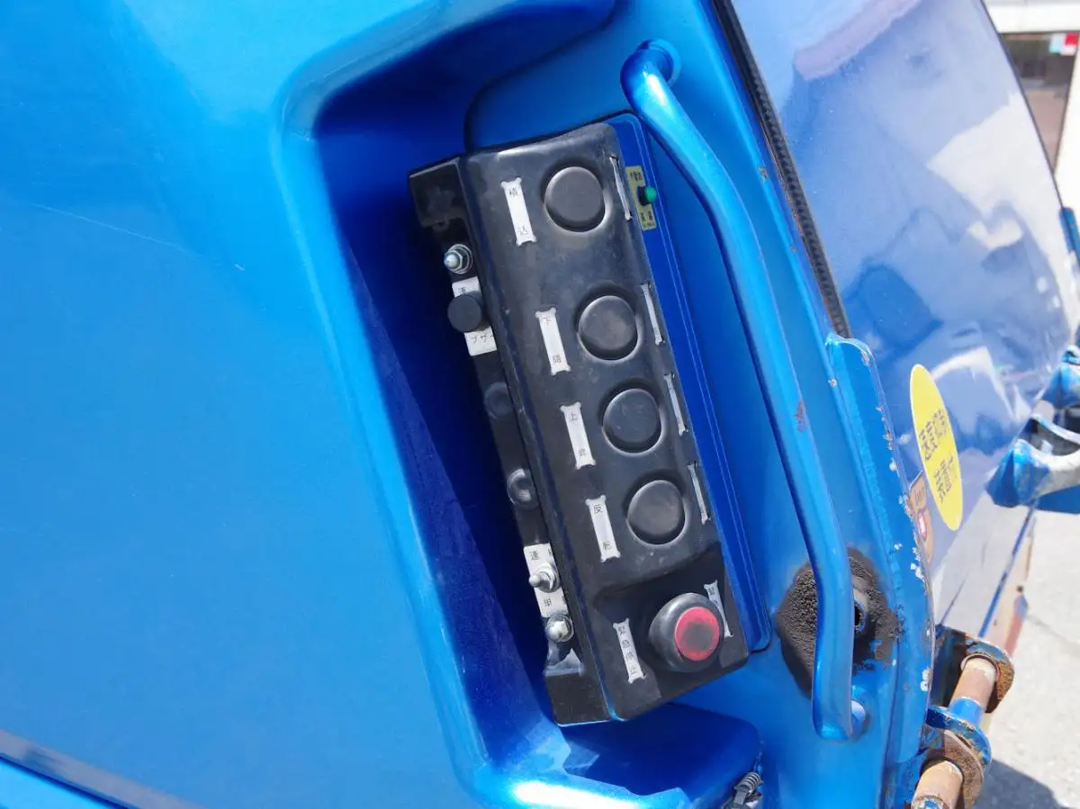 三菱 ファイター 中型/増トン パッカー車 プレス式 QKG-FK72FZの中古トラック画像12