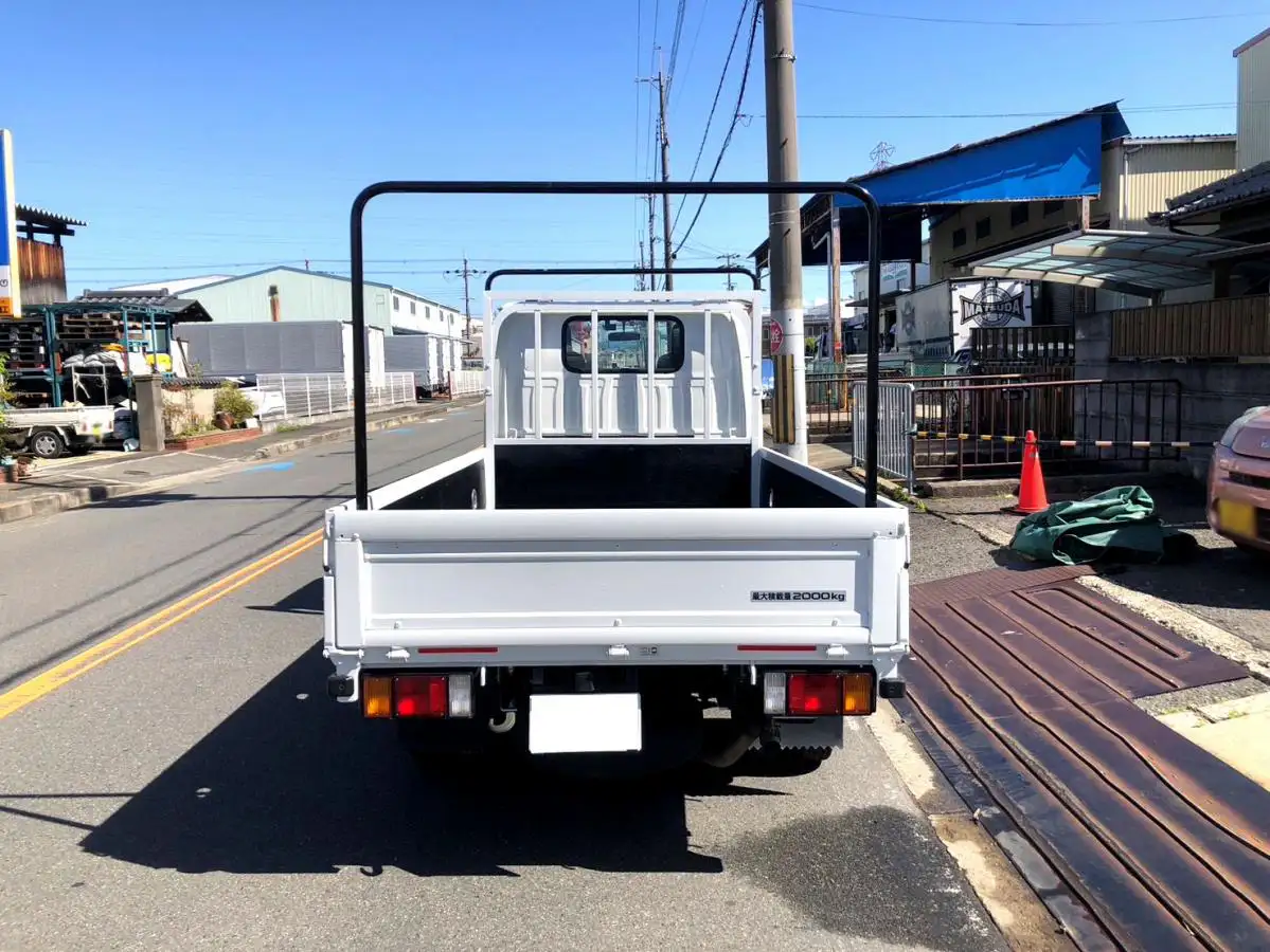 マツダ タイタン 小型 平ボディ 床鉄板 2RG-LJR88Aの中古トラック画像5